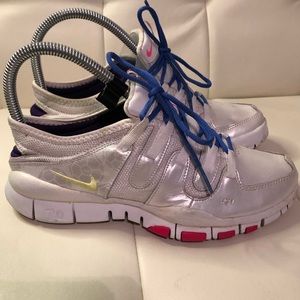 Nike women’s white athletic shoes size 6